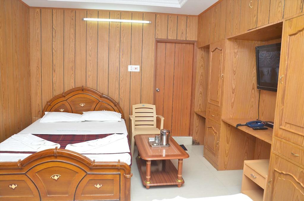 Saravanan Lodge Madrás Habitación foto